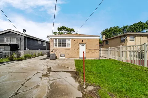 Exterior - 11619 S Elizabeth St, Chicago, IL 60643 photo 3 of 4