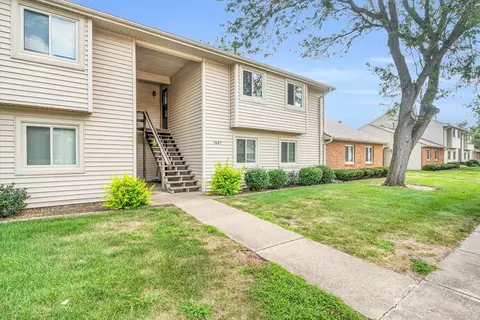 1607 Lyndhurst Dr #F, Savoy, IL 61874