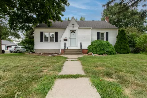 403 E 3rd St, El Paso, IL 61738