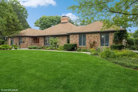 43 Dougshire Ct, Burr Ridge, IL 60527