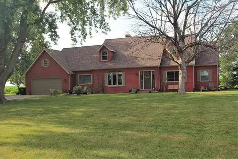 8101 Old Silo Rd, Clinton, IL 61727