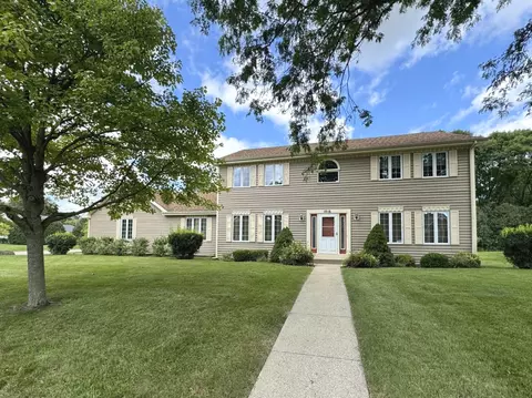 1016 Greta Ave, Woodstock, IL 60098
