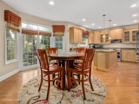 1015 S Gables Blvd, Wheaton, IL 60189 photo 6