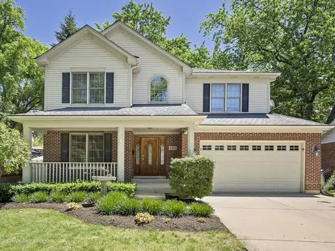 1015 S Gables Blvd, Wheaton, IL 60189