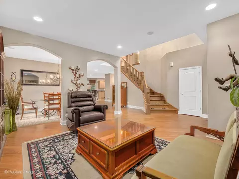 1015 S Gables Blvd, Wheaton, IL 60189 photo 12