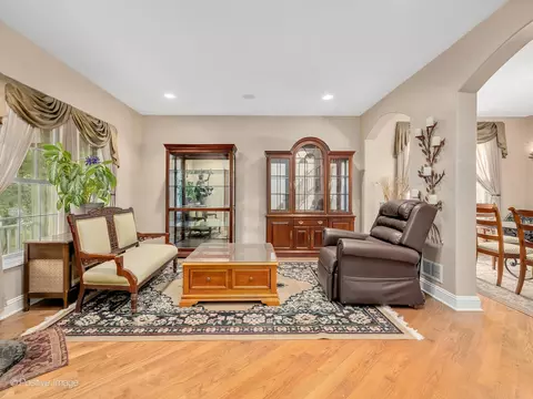 1015 S Gables Blvd, Wheaton, IL 60189 photo 14