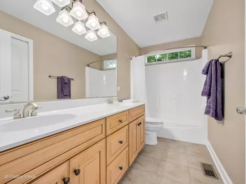 1015 S Gables Blvd, Wheaton, IL 60189 photo 23