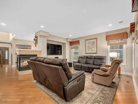 1015 S Gables Blvd, Wheaton, IL 60189 photo 9