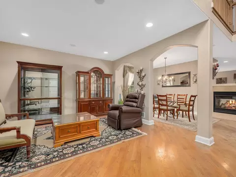 1015 S Gables Blvd, Wheaton, IL 60189 photo 15