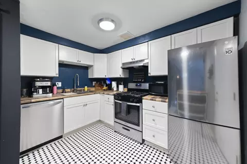Kitchen - 1068 Pheasant Run Ln, Aurora, IL 60504 photo 1 of 2