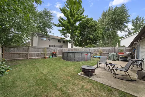 Exterior - 1068 Pheasant Run Ln, Aurora, IL 60504 photo 2 of 2