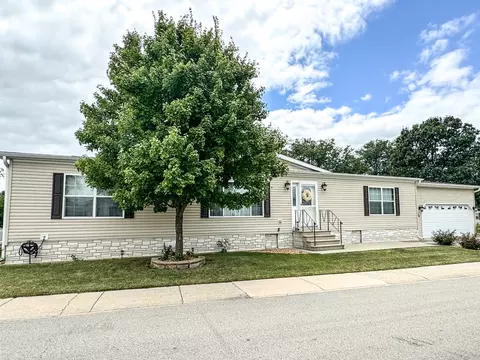 104 Club Cir, Belvidere, IL 61008