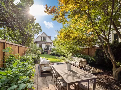 2500 N Francisco Ave, Chicago, IL 60647