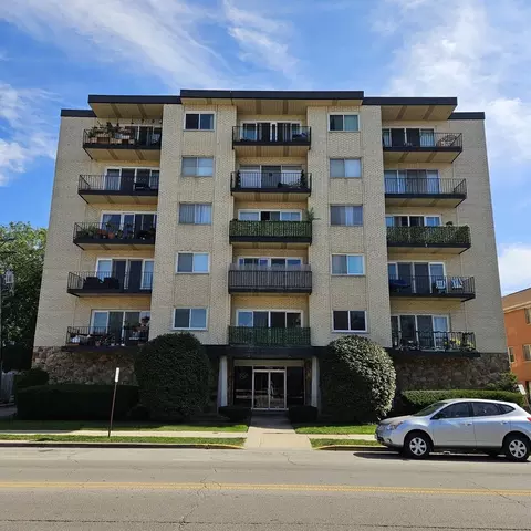 7314 Randolph St #4F, Forest Park, IL 60130