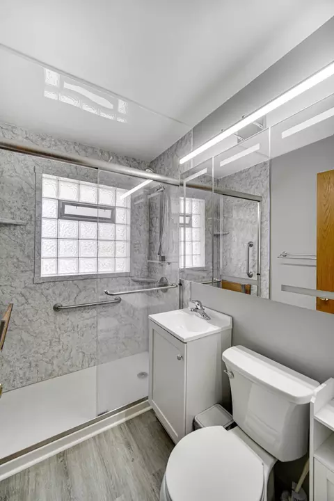 Bath - 3129 Phillips Ave, Steger, IL 60475 photo 1 of 1