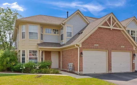 1703 Pearl Ct #B, Crystal Lake, IL 60014