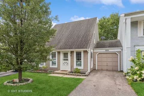 29 W415 Butternut Ln, Warrenville, IL 60555