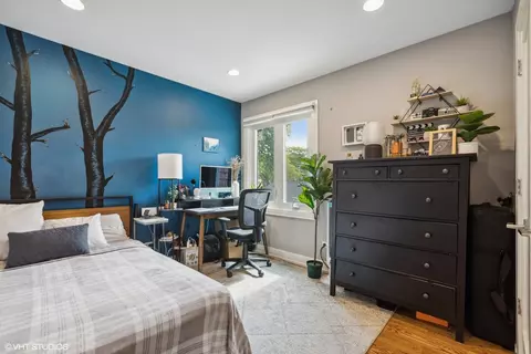 Bedroom - 459 Simone Dr, Des Plaines, IL 60016 photo 2 of 3