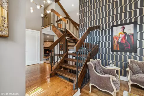 Entry Way - 459 Simone Dr, Des Plaines, IL 60016 photo 2 of 2