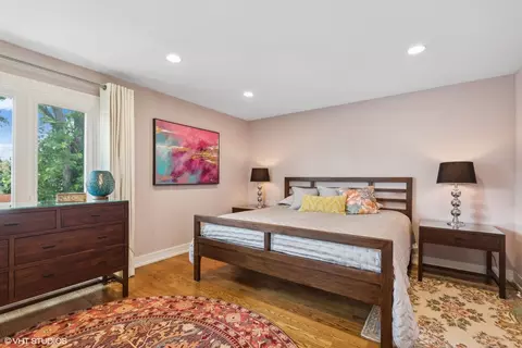 Bedroom - 459 Simone Dr, Des Plaines, IL 60016 photo 1 of 3