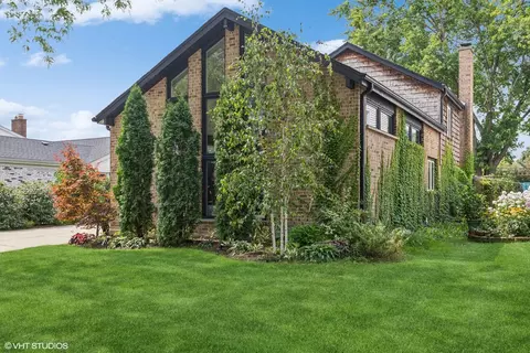 Exterior - 459 Simone Dr, Des Plaines, IL 60016 photo 2 of 4