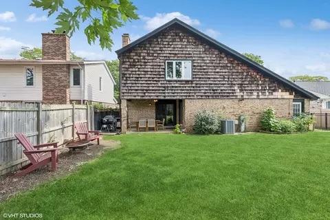 Exterior - 459 Simone Dr, Des Plaines, IL 60016 photo 4 of 4