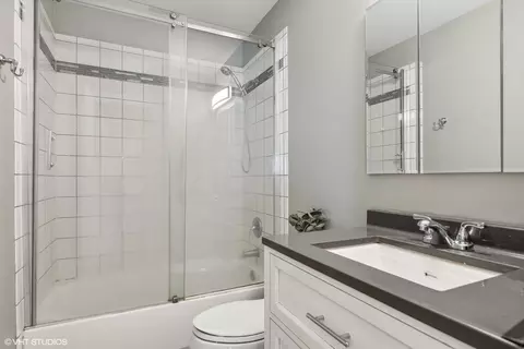 Bath - 459 Simone Dr, Des Plaines, IL 60016 photo 3 of 3
