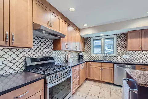 845 Park Dr, Hoffman Estates, IL 60192 photo 15