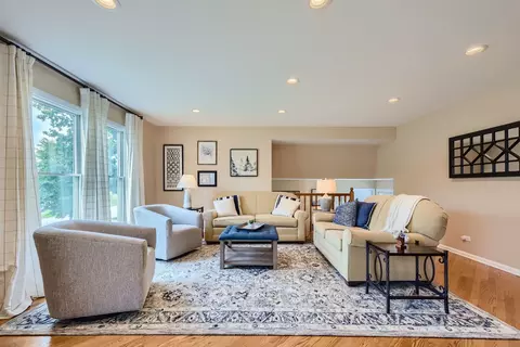 845 Park Dr, Hoffman Estates, IL 60192 photo 7