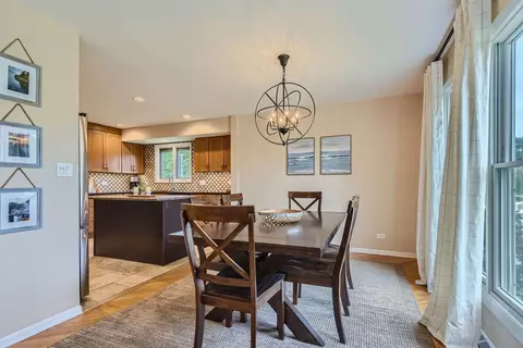 845 Park Dr, Hoffman Estates, IL 60192 photo 9