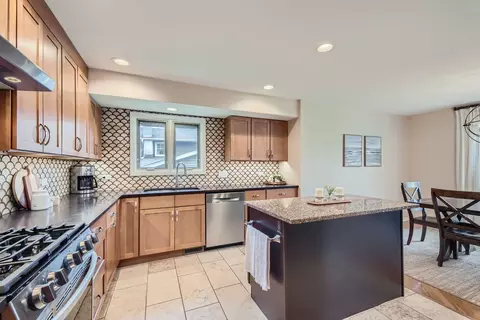 845 Park Dr, Hoffman Estates, IL 60192 photo 14