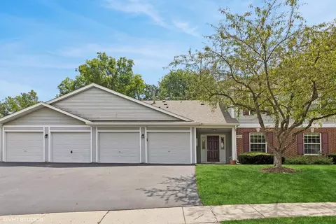 371 Woodview Cir #B, Elgin, IL 60120