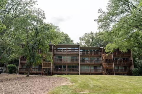 5880 Forest View Rd #F, Lisle, IL 60532