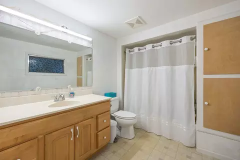 Bath - 32 W482 Forest Dr, Aurora, IL 60502 photo 1 of 2