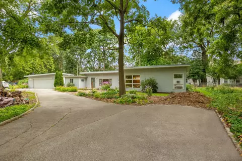 Exterior - 32 W482 Forest Dr, Aurora, IL 60502 photo 3 of 7