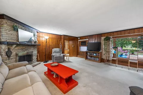 Living - 32 W482 Forest Dr, Aurora, IL 60502 photo 2 of 3