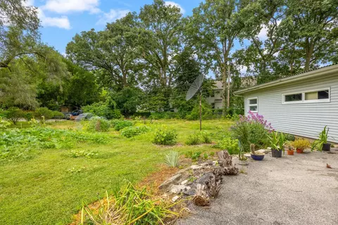Exterior - 32 W482 Forest Dr, Aurora, IL 60502 photo 5 of 7