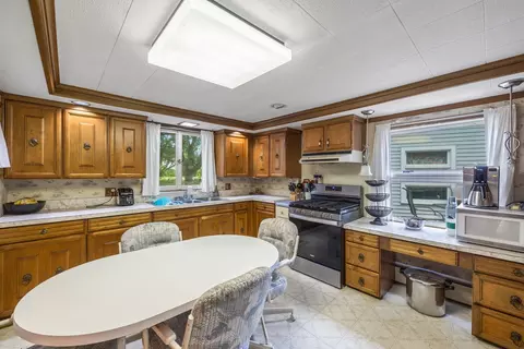 Kitchen - 32 W482 Forest Dr, Aurora, IL 60502 photo 2 of 2