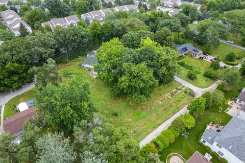 View/Area - 32 W482 Forest Dr, Aurora, IL 60502 photo 7 of 11