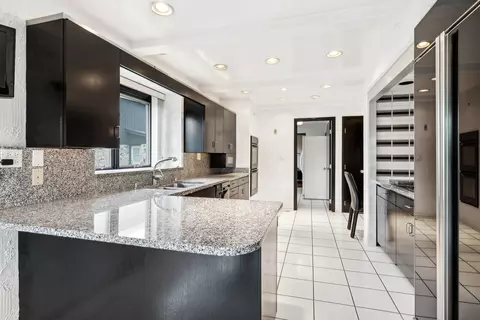 3652 Palm Canyon Dr, Northbrook, IL 60062 photo 8