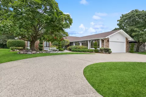 3652 Palm Canyon Dr, Northbrook, IL 60062