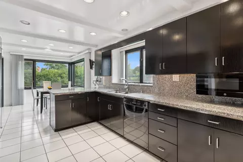 3652 Palm Canyon Dr, Northbrook, IL 60062 photo 10