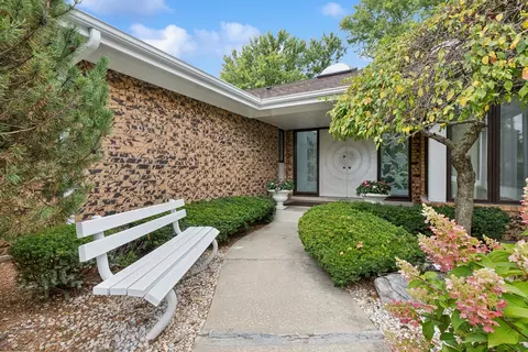 3652 Palm Canyon Dr, Northbrook, IL 60062 photo 2