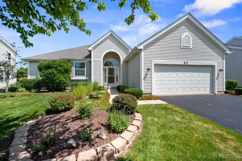 821 Columbine Dr, Elgin, IL 60124