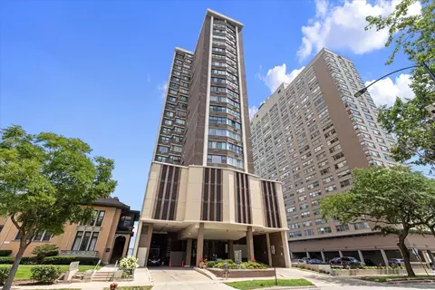 6325 N Sheridan Rd #503, Chicago, IL 60660