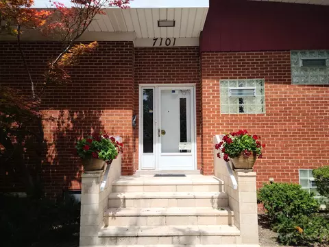 7101 N East Prairie Rd, Lincolnwood, IL 60712