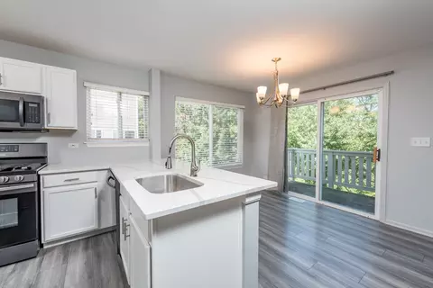 Kitchen - 2871 N Augusta Dr, Wadsworth, IL 60083 photo 2 of 3