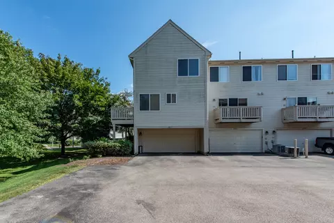 Exterior - 2871 N Augusta Dr, Wadsworth, IL 60083 photo 4 of 7