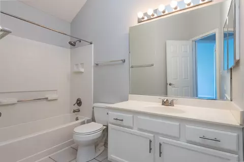Bath - 2871 N Augusta Dr, Wadsworth, IL 60083 photo 3 of 3