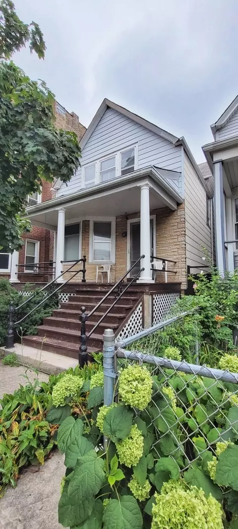 1463 W Farragut Ave, Chicago, IL 60640